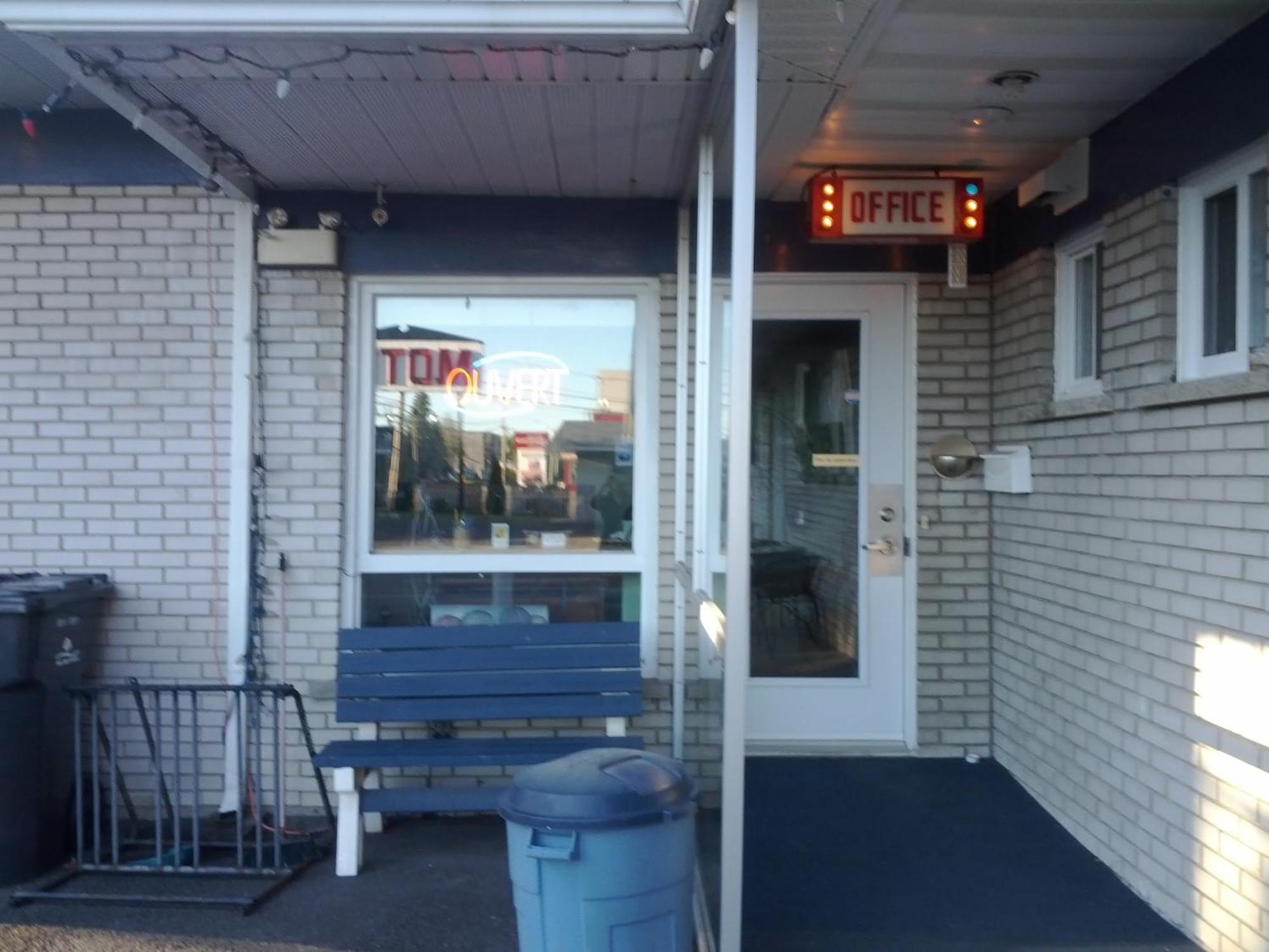 Motel Montgolfiere Jp Saint-Jean-sur-Richelieu Exteriér fotografie