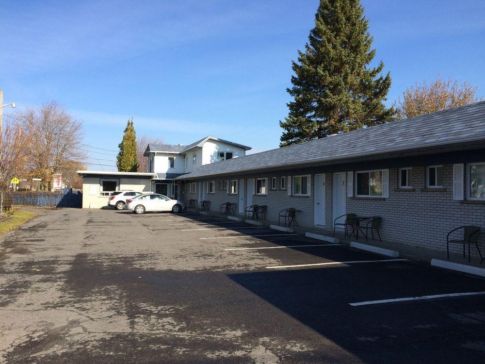 Motel Montgolfiere Jp Saint-Jean-sur-Richelieu Exteriér fotografie