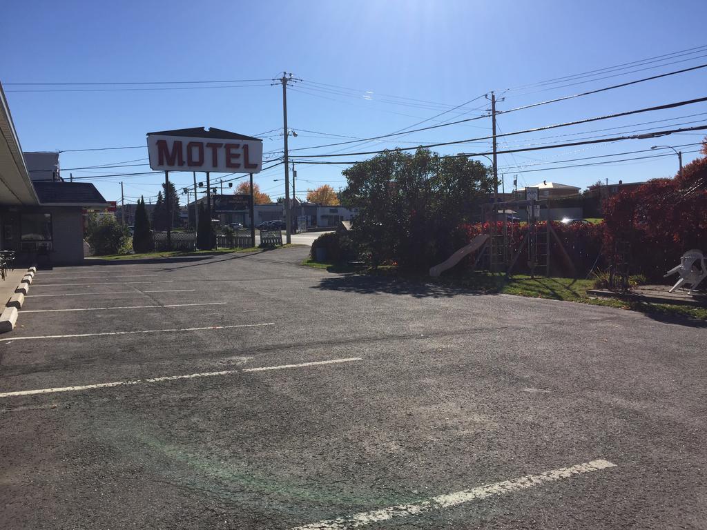 Motel Montgolfiere Jp Saint-Jean-sur-Richelieu Exteriér fotografie
